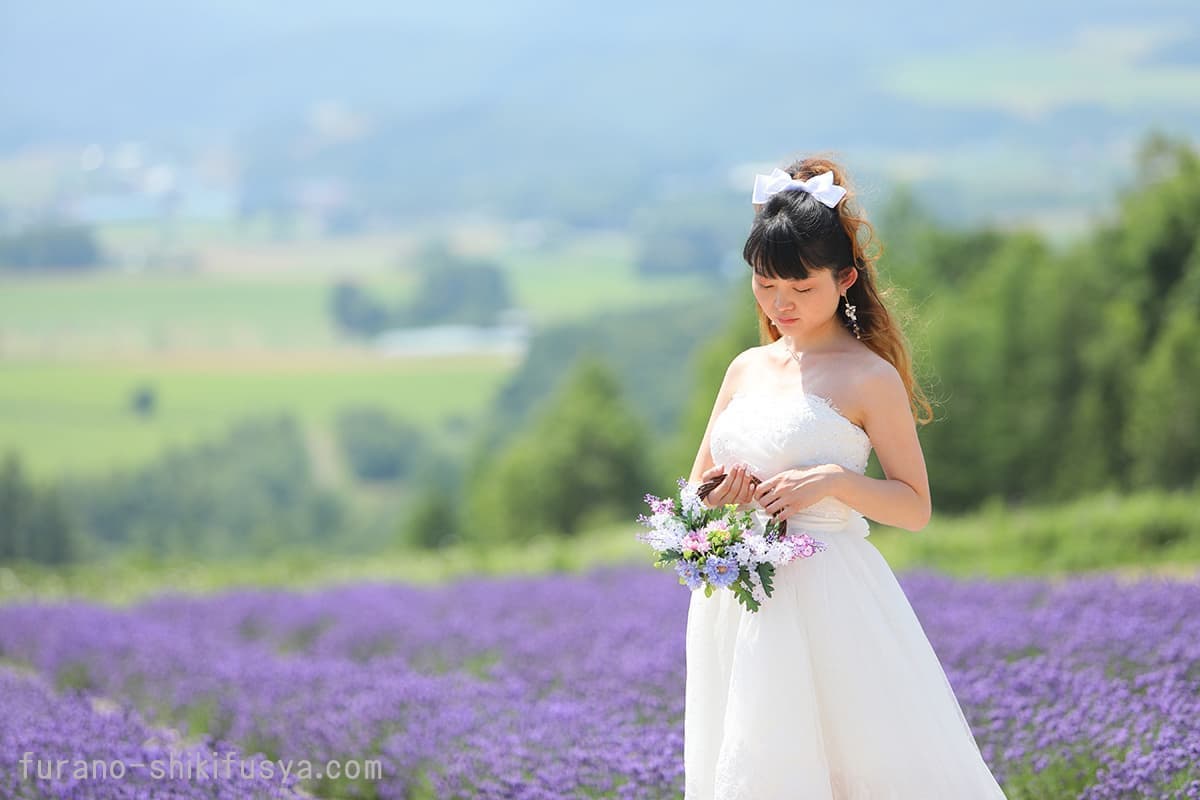 ラベンダー畑でウェディングフォト2
