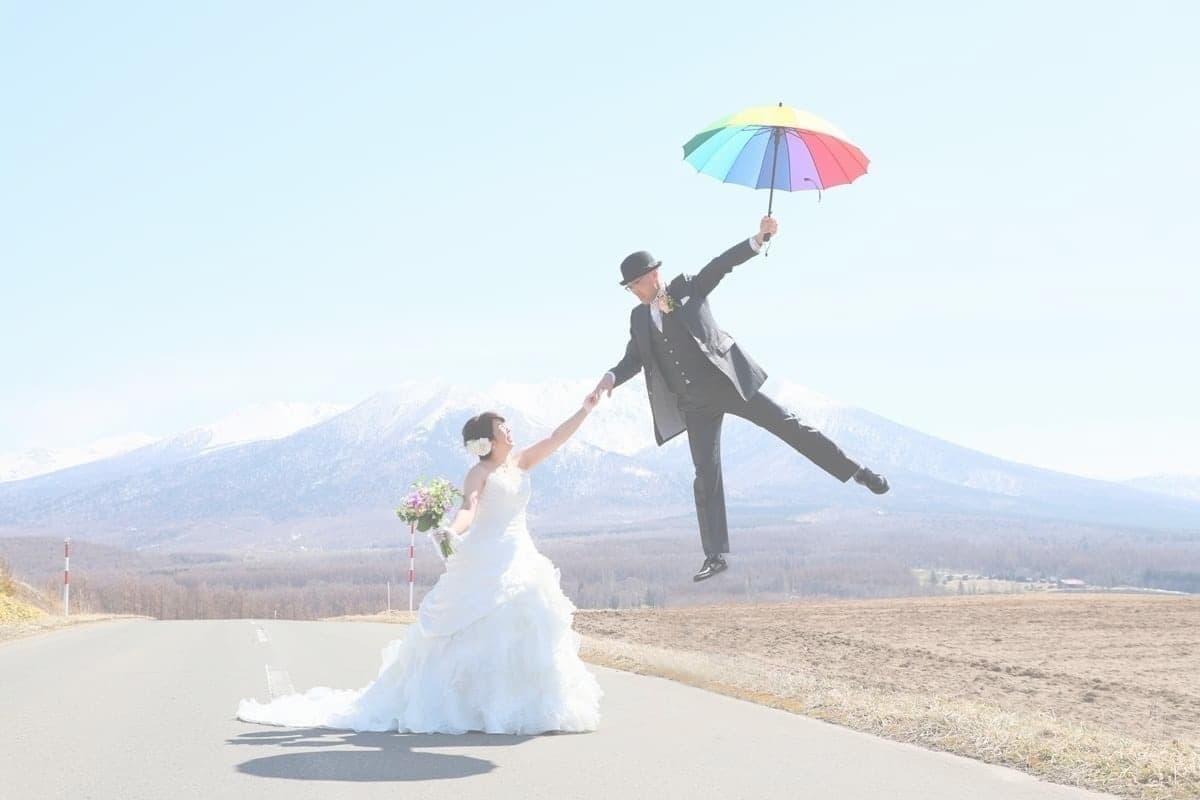 早春の大地でウェディングフォト